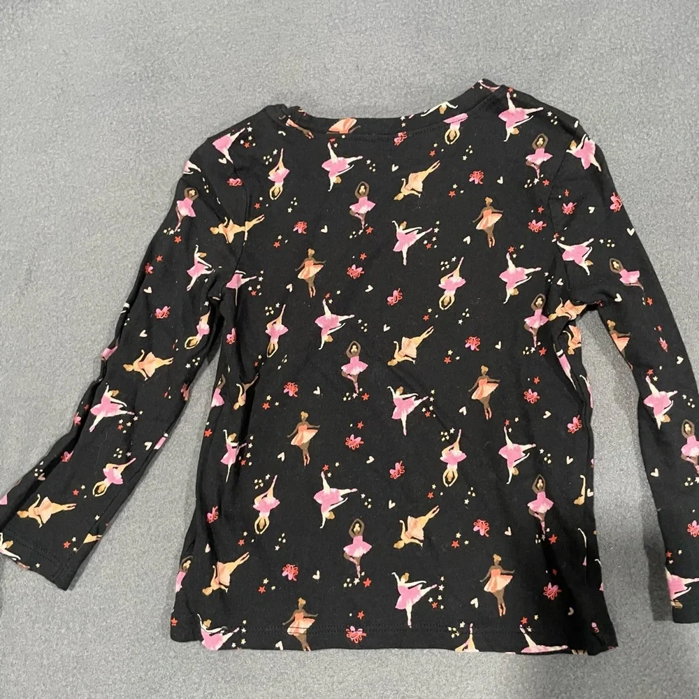 *****BUNDLE****** 2 old navy long sleeve size 3t girls shirts GOOD CONDITION